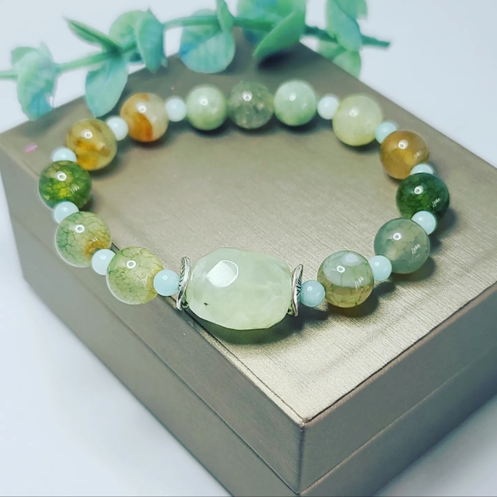Prehnite and Green Agate bracelet